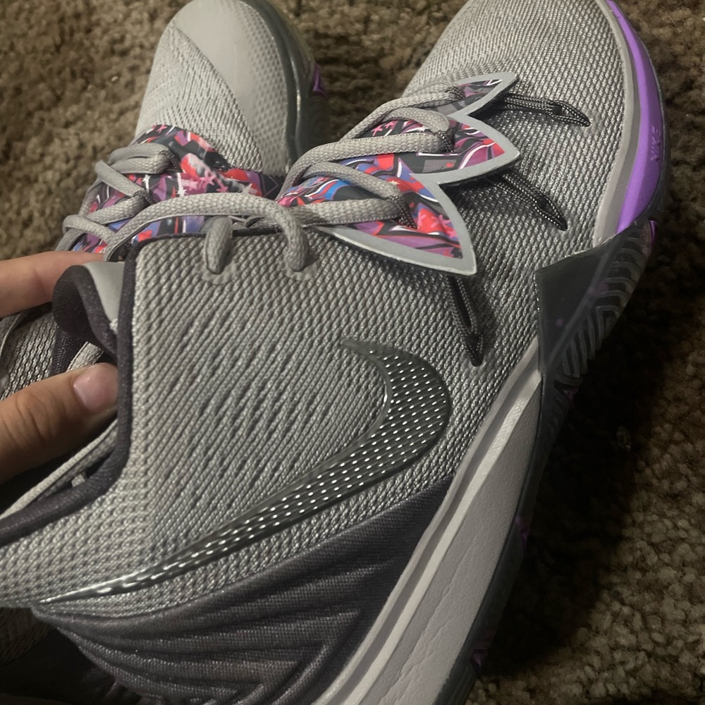 2019, Kyrie 5 BG 'Graffiti'